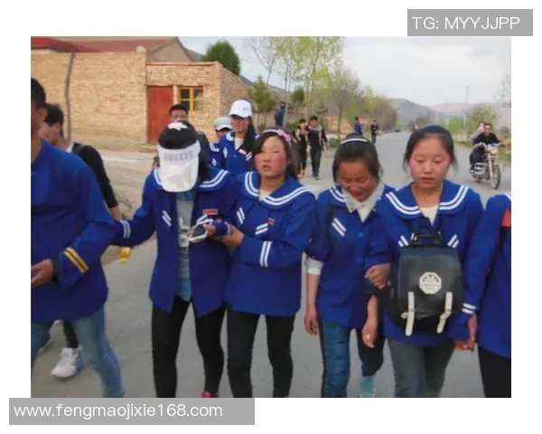 乌恰县校园足球比赛精彩直播引发热潮全县师生共同参与盛况空前