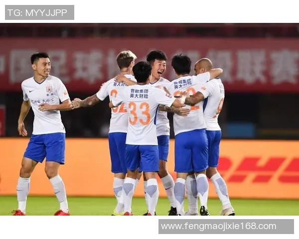 鲁能与广州恒大激战正酣比赛结果揭晓引发球迷热议 鲁能与广州恒大激战正酣比赛结果揭晓引发球迷热议